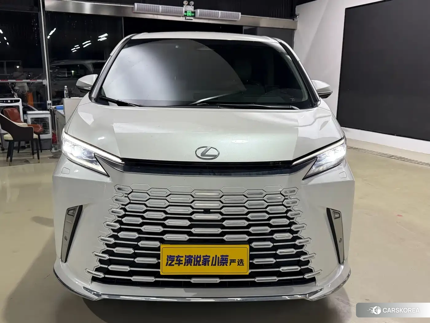 Lexus LM 2026 Белый из Китая, фото 6