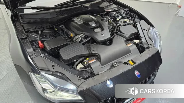 Maserati Quattroporte id 2970795 из Кореи 16