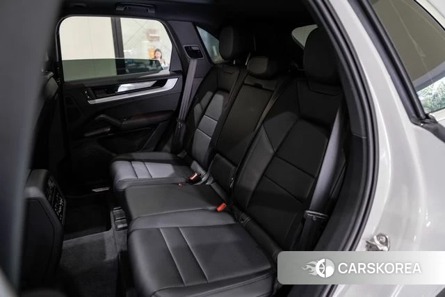 Porsche Cayenne (PO536) 2025 Светло-серебряный цвет из Кореи, фото 6