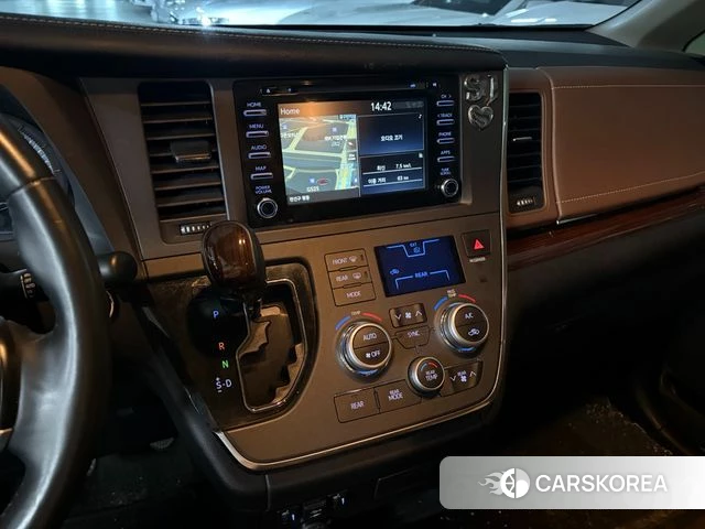 Toyota Sienna id 3853693 из Кореи 10