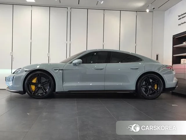 Porsche Taycan id 3731394 из Кореи 8