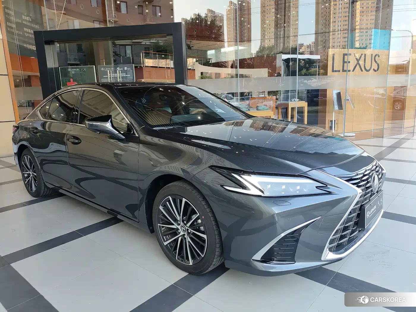 Lexus ES id 4634836 из Китая 18