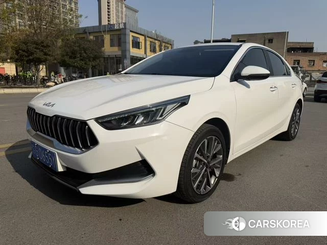 Kia K3 2023 Белый из Китая, фото 6