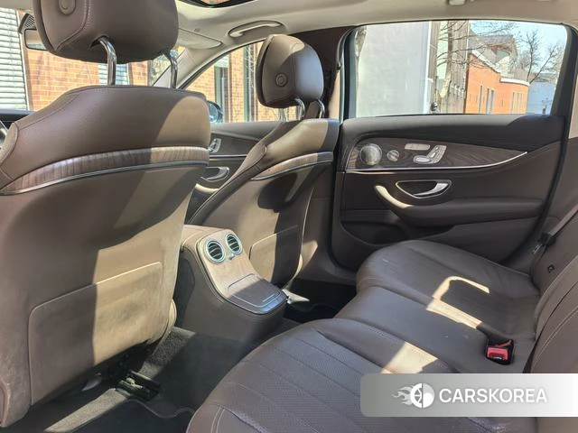 Mercedes-Benz E-class id 3983297 из Китая 23
