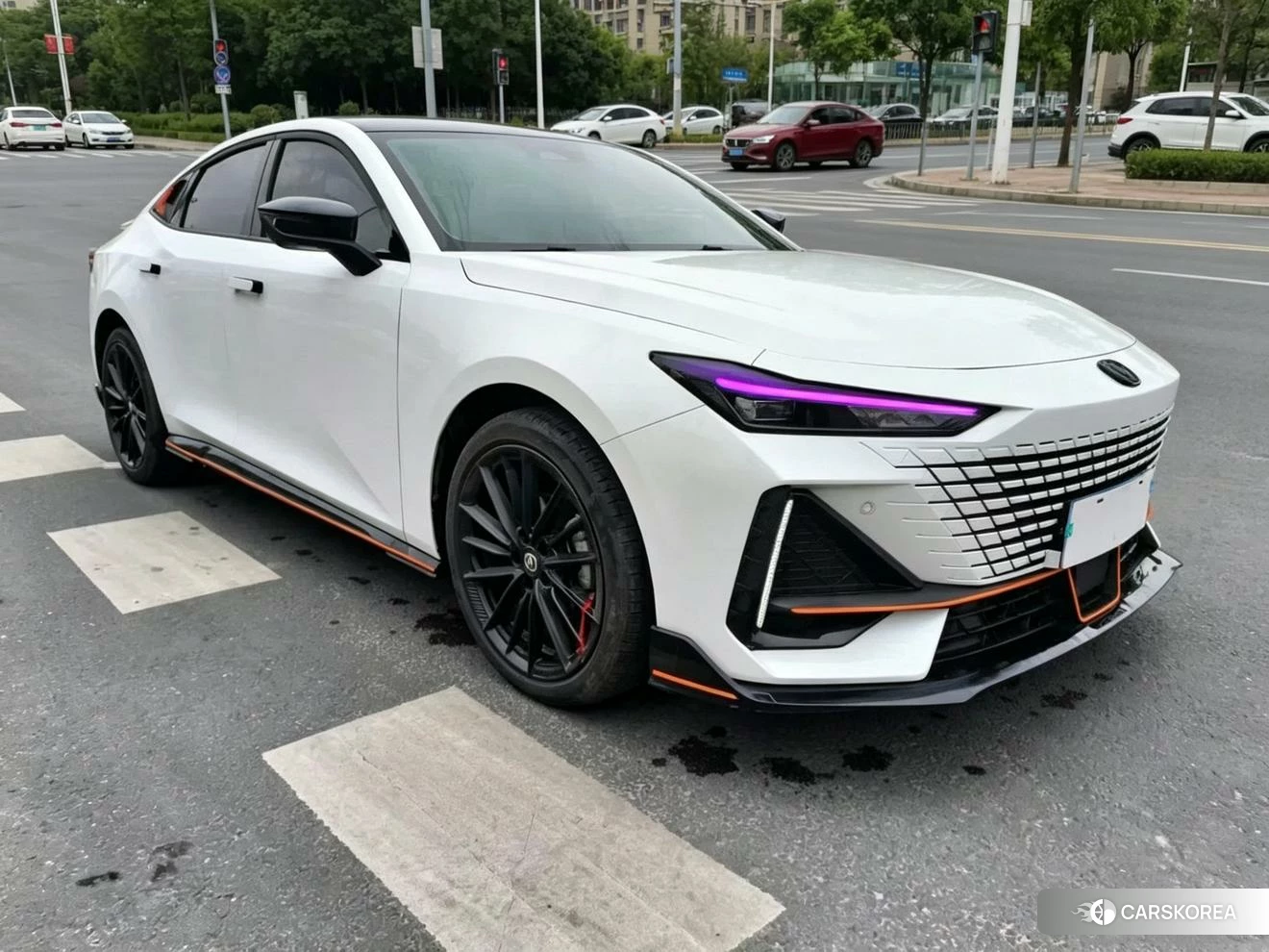 Chang'an UNI-V 2022 Белый из Китая, фото 6