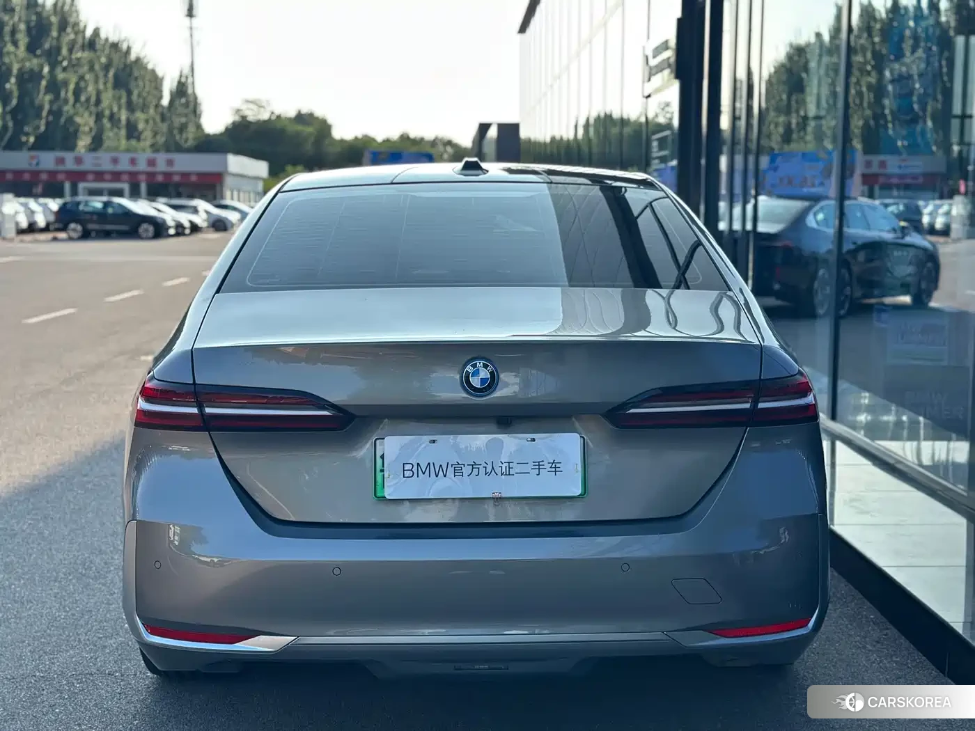 BMW i5 2024 Champagne/brown из Китая, фото 6