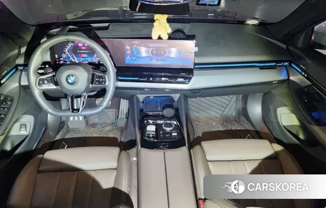 BMW 5 Series (G60) 2025 Песочный из Кореи, фото 6