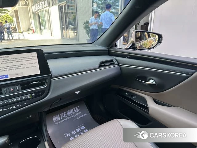 Lexus ES id 4321077 из Китая 19