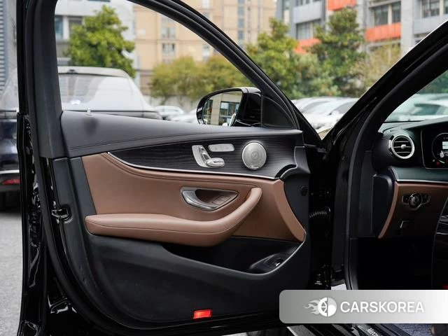 Mercedes-Benz E-class id 4275319 из Китая 18