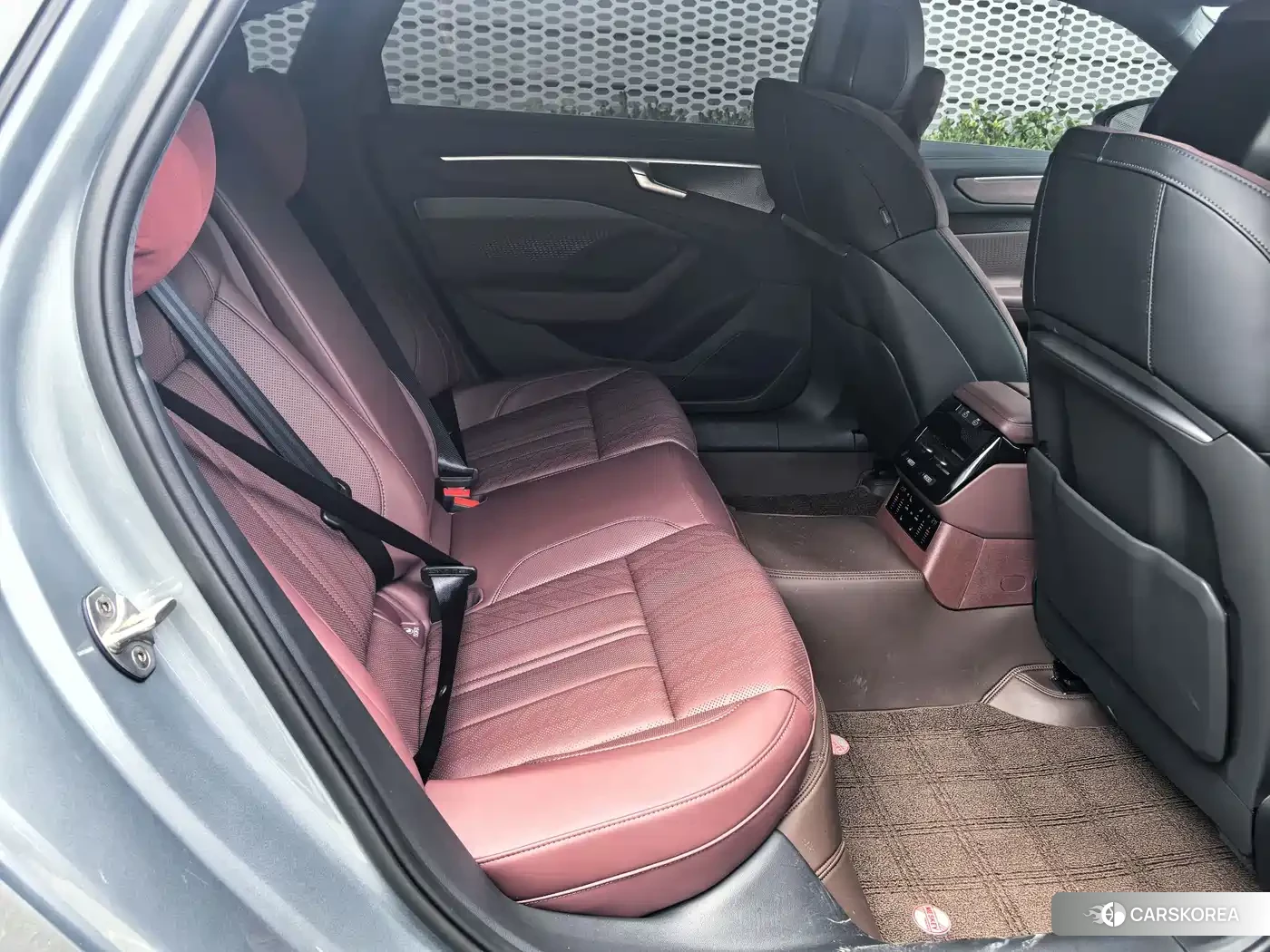 Audi A6L id 4548308 из Китая 17