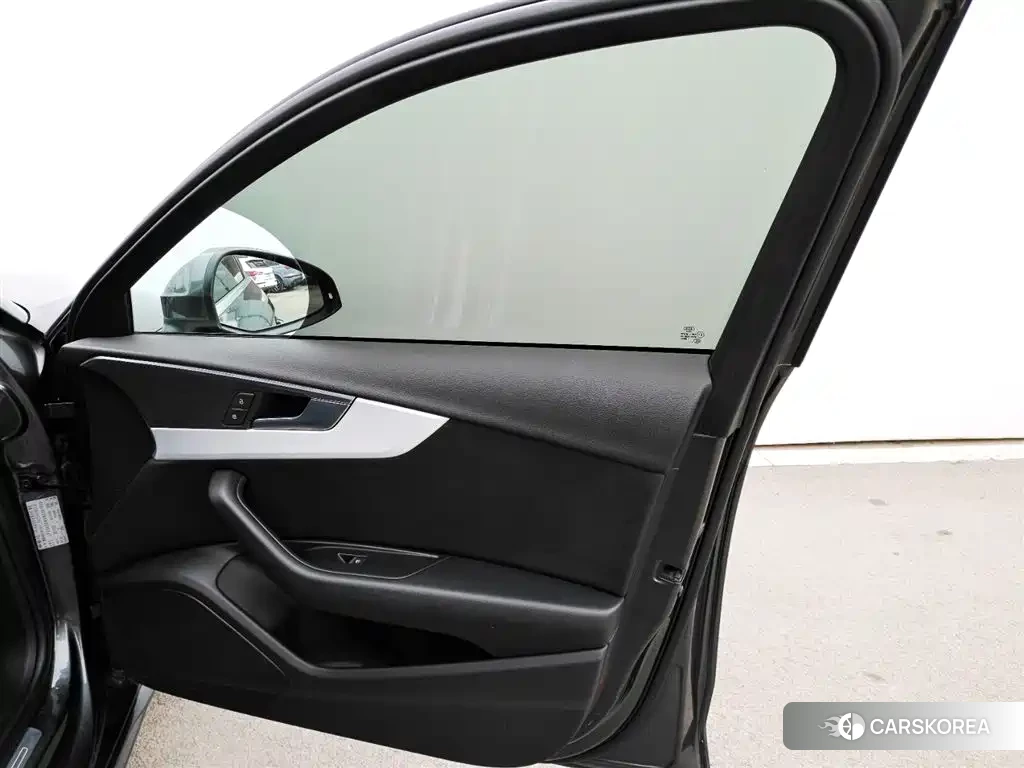 Audi A4L id 4600469 из Китая 17