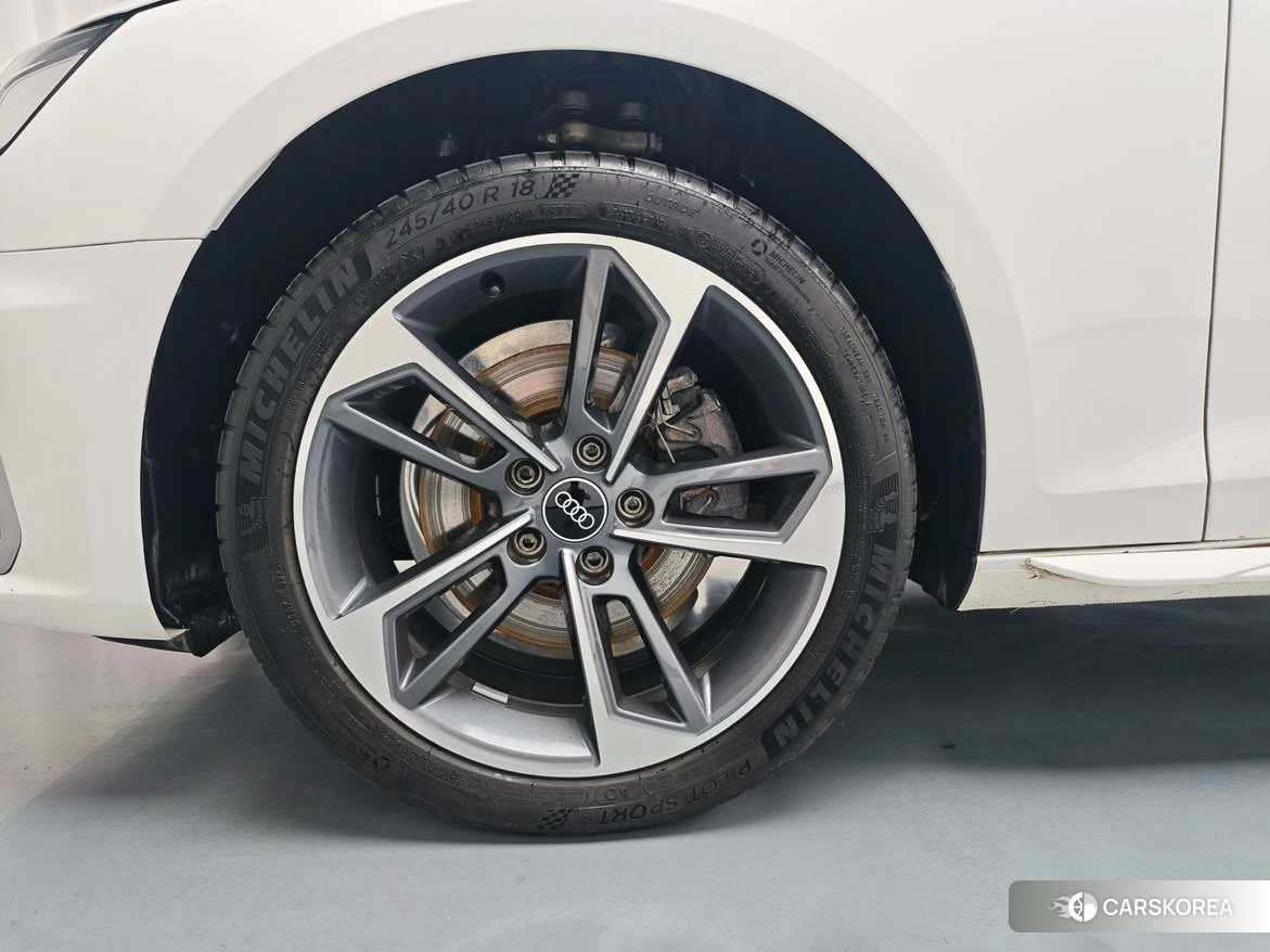 Audi A4L id 4468051 из Китая 13