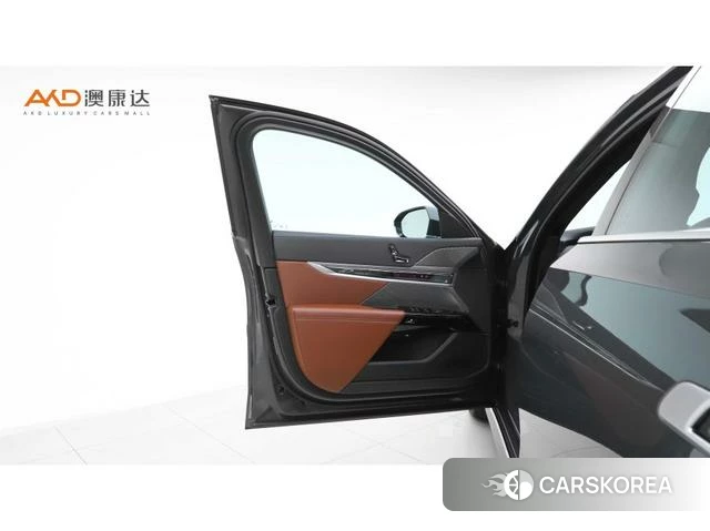 BMW 7 series 2025 Серебристо-серый из Китая, фото 6