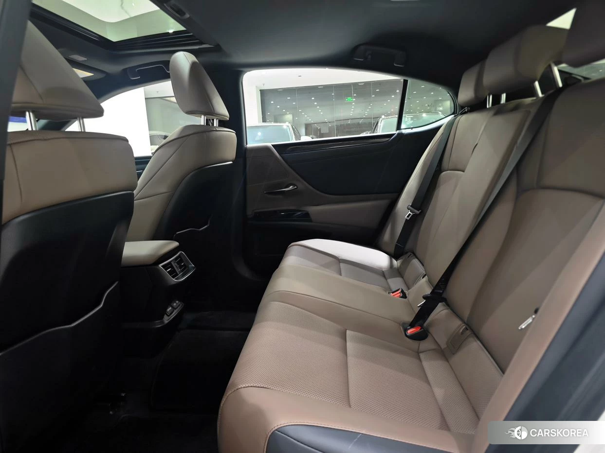 Lexus ES id 4499104 из Китая 7