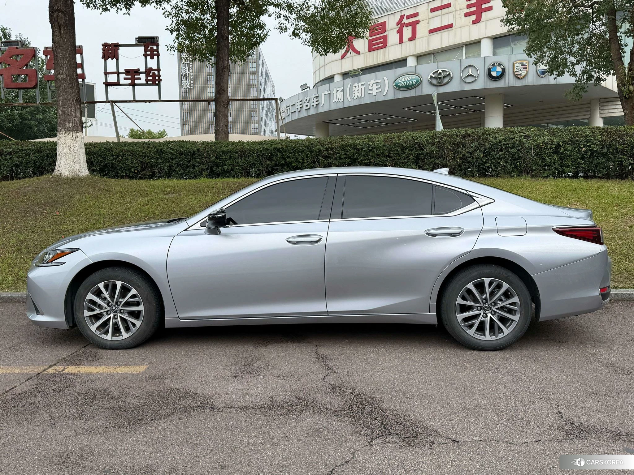 Lexus ES id 4473955 из Китая 9