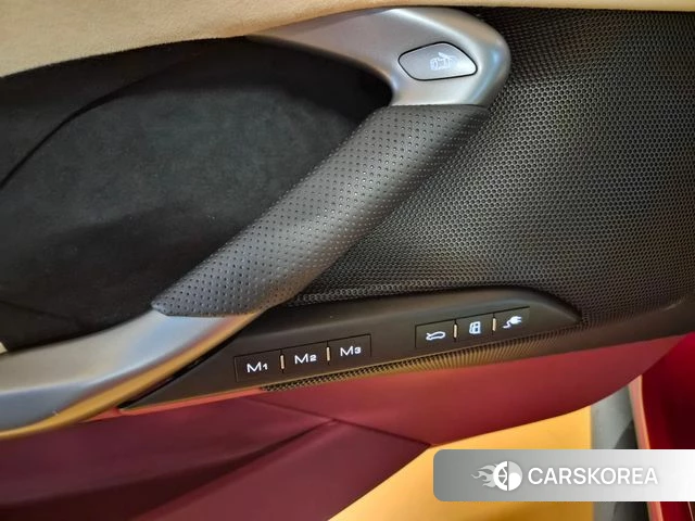 Ferrari 296 GTB id 3914398 из Кореи 16