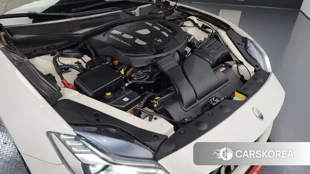 Maserati Quattroporte id 3239055 из Кореи 16