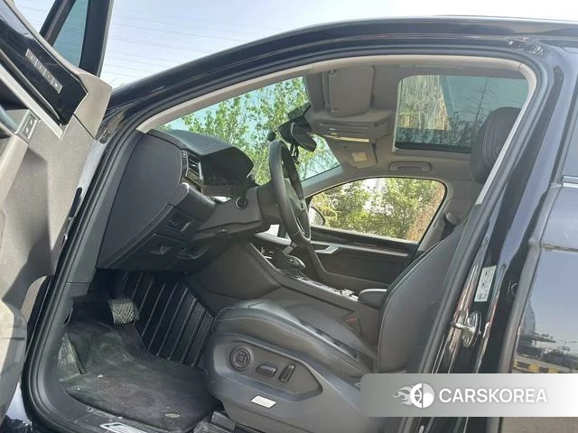 Volkswagen Touareg 2021 Черный из Китая, фото 6