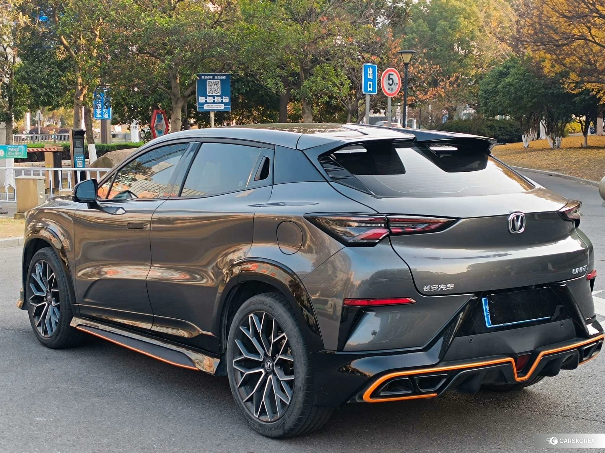 Chang'an UNI-T 2021 Темно-серый из Китая, фото 6