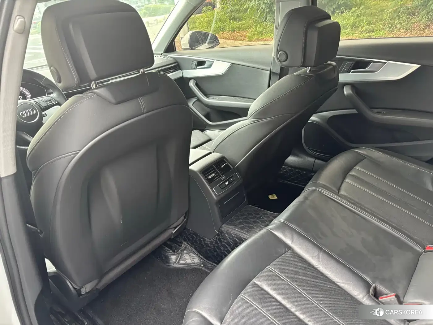 Audi A4L id 4685992 из Китая 12