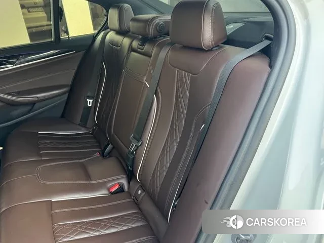 BMW 5 Series (G30) id 3055828 из Кореи 9