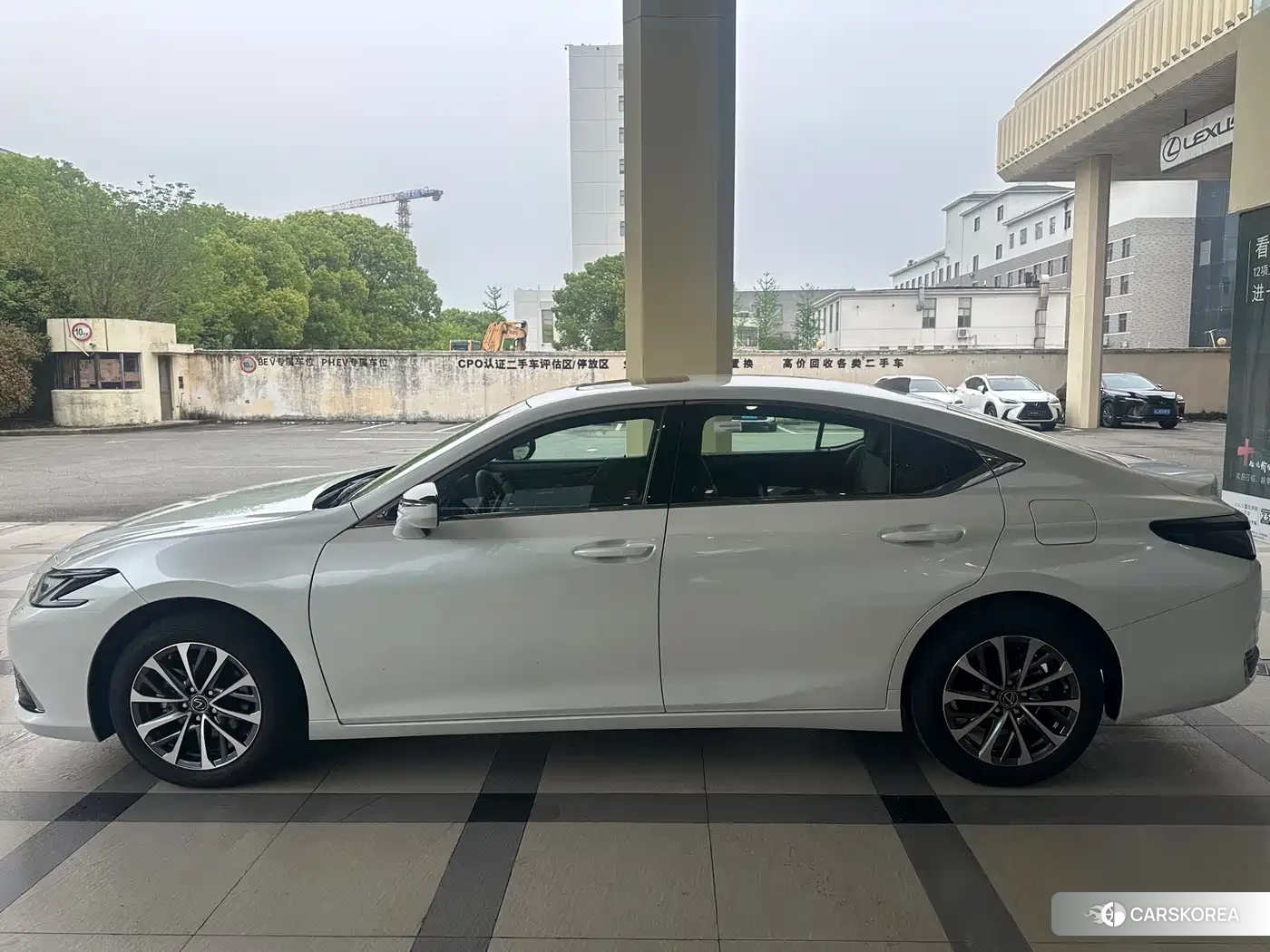 Lexus ES 2025 Белый из Китая, фото 6