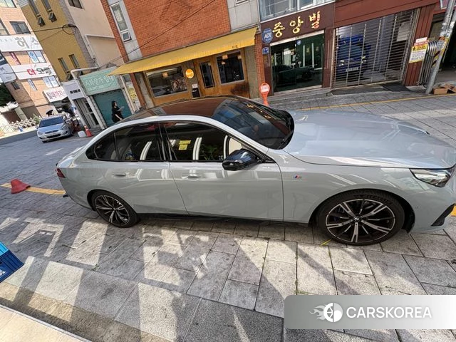 BMW 5 Series (G60) 2024 Серый из Кореи, фото 6
