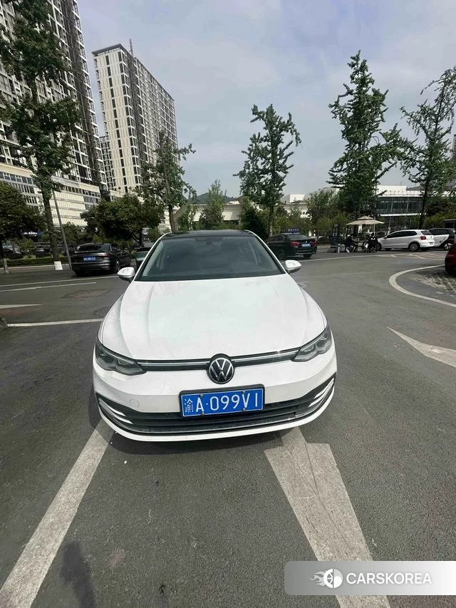 Volkswagen Golf 2024 Белый из Китая, фото 6
