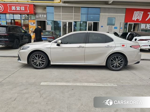 Toyota Camry 2023 Серебристо-серый из Китая, фото 6