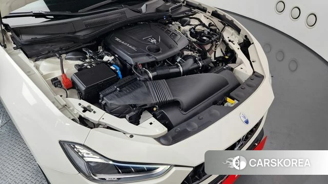 Maserati Ghibli id 4428917 из Кореи 35