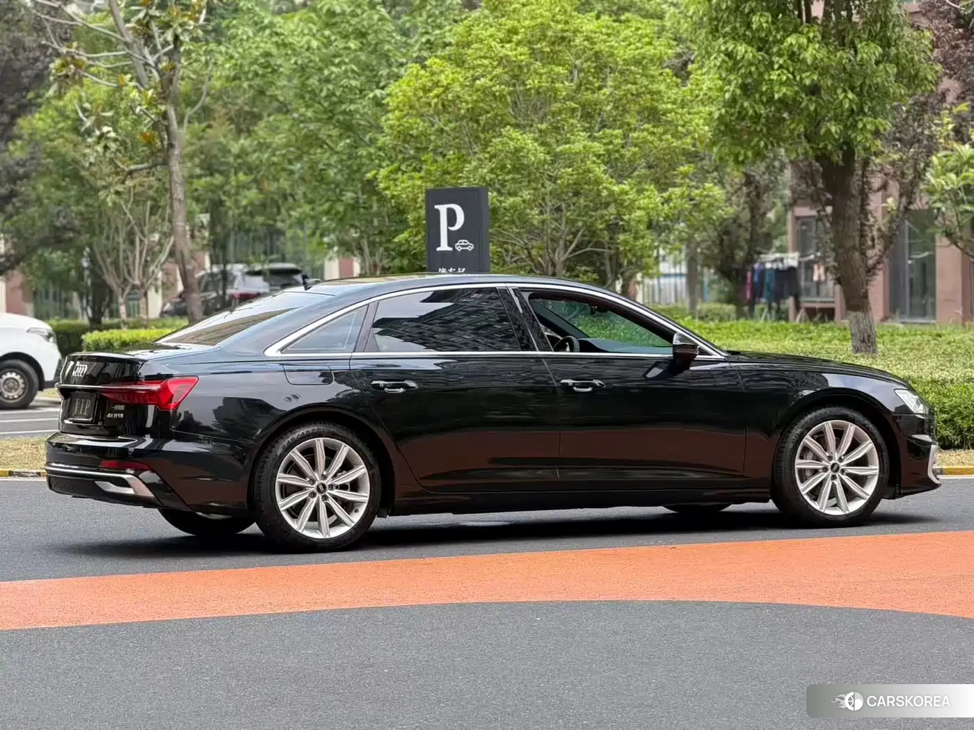 Audi A6L id 4686224 из Китая 14