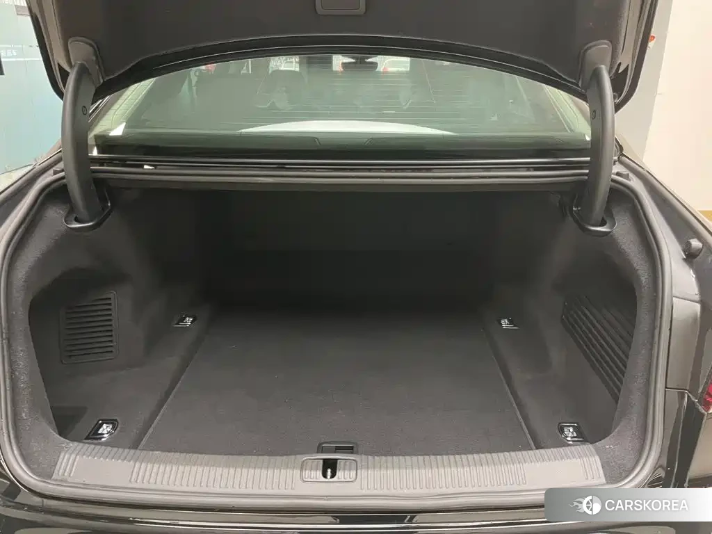 Audi A8 id 4644683 из Китая 24