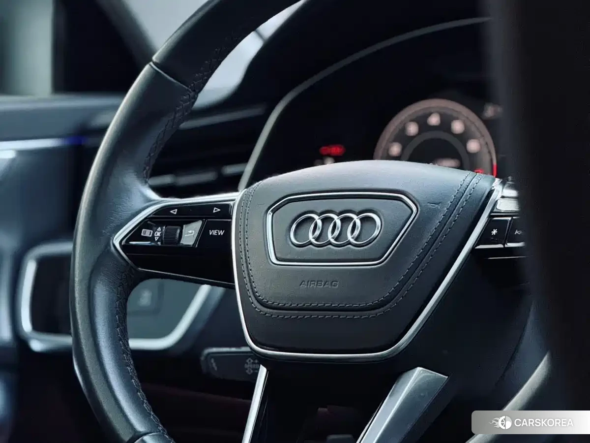 Audi A6L id 4548065 из Китая 16