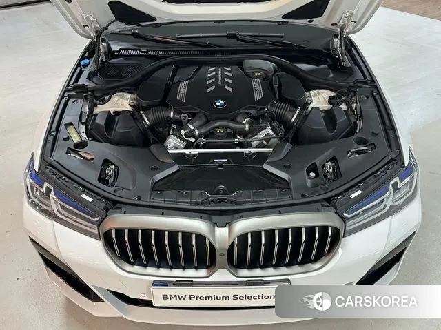 BMW 5 Series (G30) id 3334606 из Кореи 16