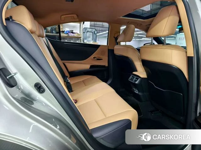 Lexus ES id 4220910 из Китая 18