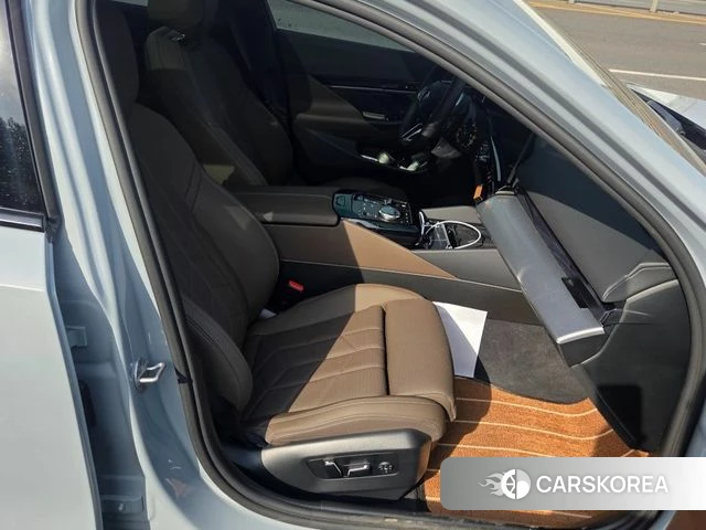 BMW 5 Series (G60) 2025 Светло-серебряный цвет из Кореи, фото 6