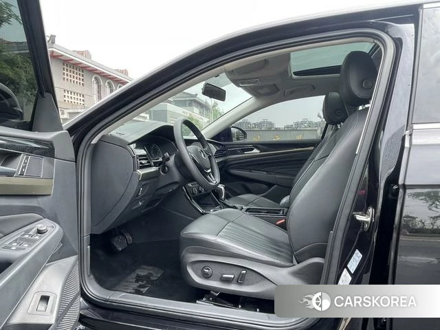 Volkswagen Passat 2021 Черный из Китая, фото 6