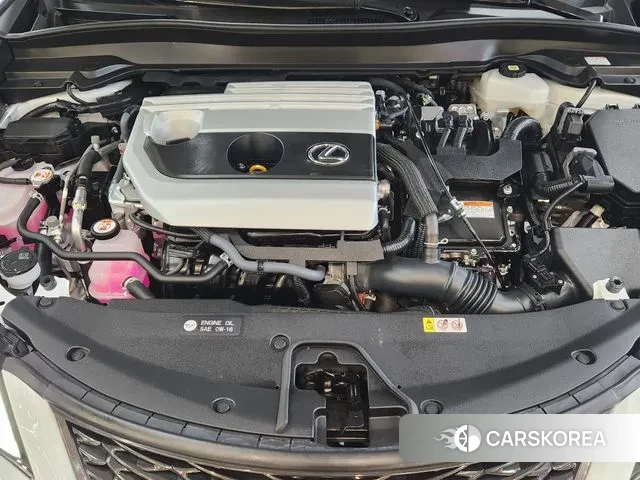 Lexus UX250h id 3758324 из Кореи 15