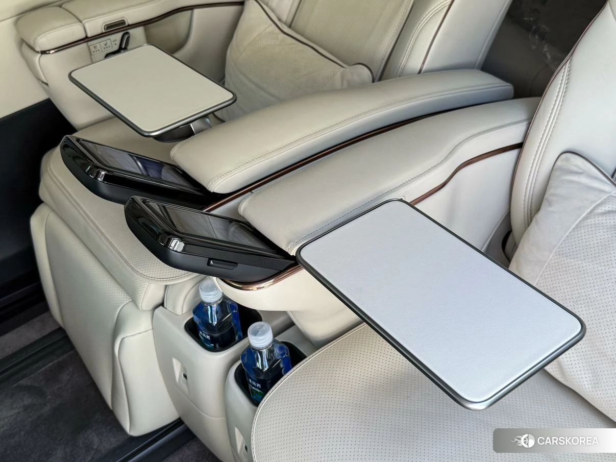 Lexus LM id 4452994 из Китая 22
