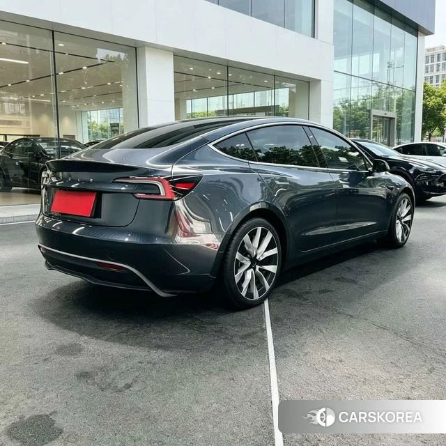 Tesla Model 3 2025 Темно-серый из Китая, фото 6