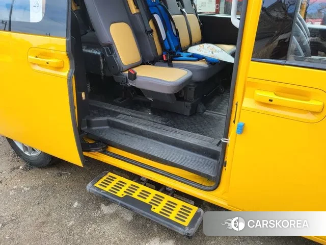 Hyundai Staria 2023 Желтый из Кореи, фото 6