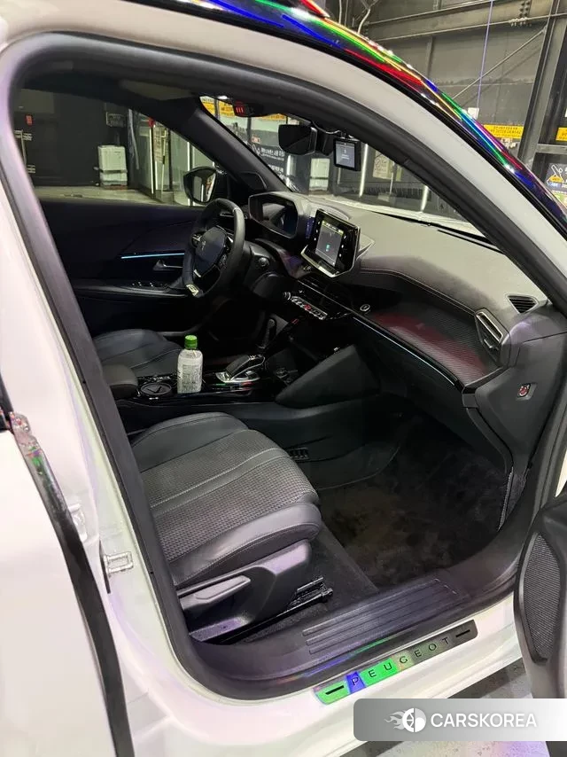 Peugeot e-2008 second generation 2021 Белый из Кореи, фото 6