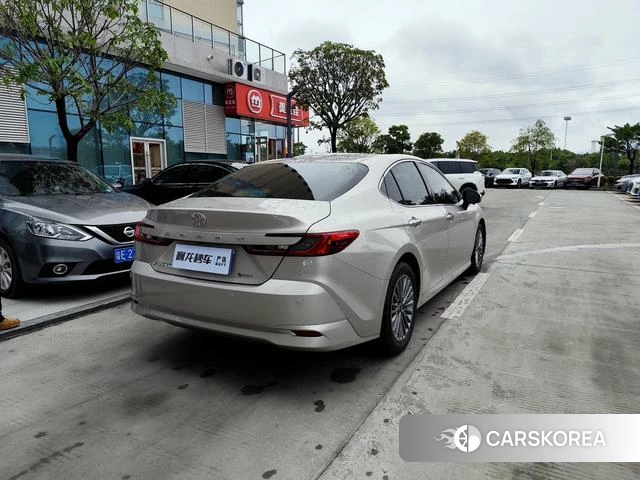 Toyota Camry 2025 Серебристо-серый из Китая, фото 6