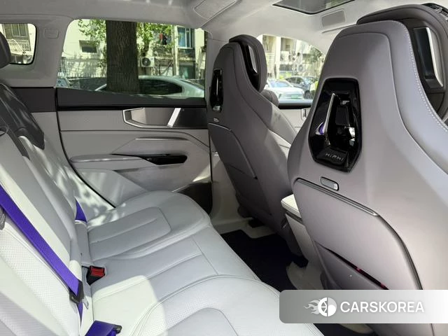 Gao He HiPhi Y 2023 Серебристо-серый из Китая, фото 6
