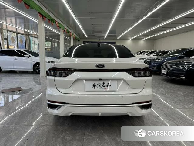 Ford Mondeo 2022 Белый из Китая, фото 6