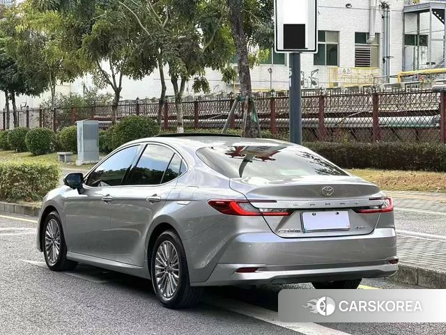 Toyota Camry 2025 Серебристо-серый из Китая, фото 6