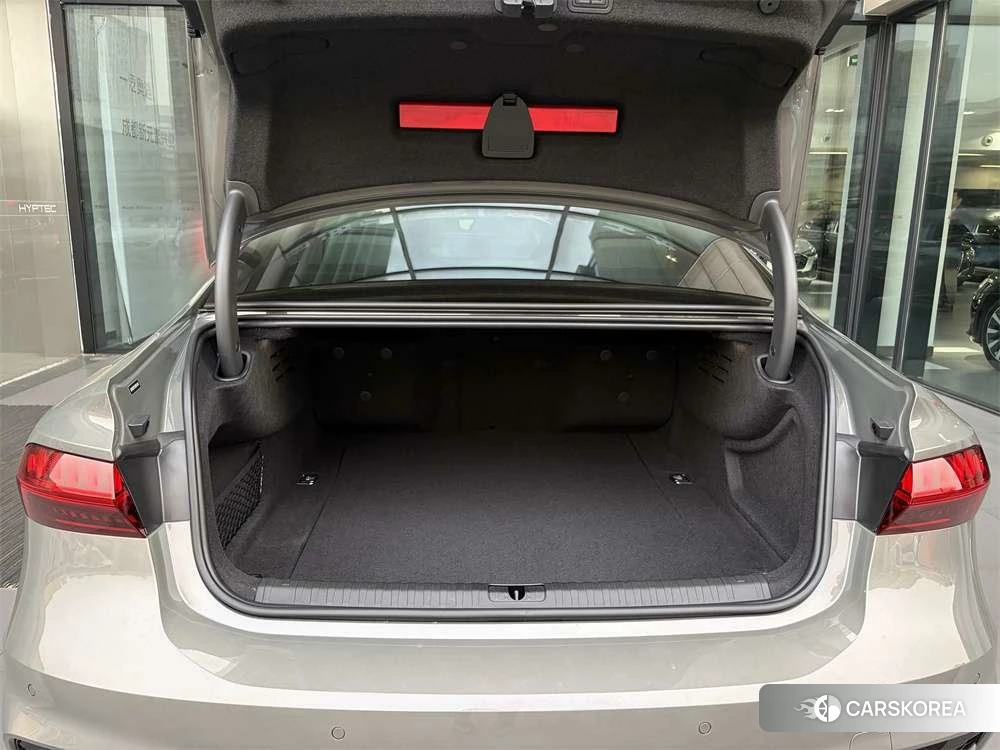 Audi A7L id 4441274 из Китая 10