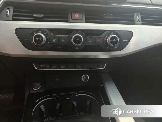 Audi A4L id 4290716 из Китая 11