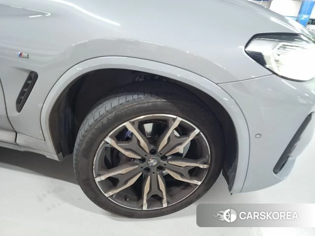 BMW X4 (G02) 2024 Светло-серебряный цвет из Кореи, фото 6