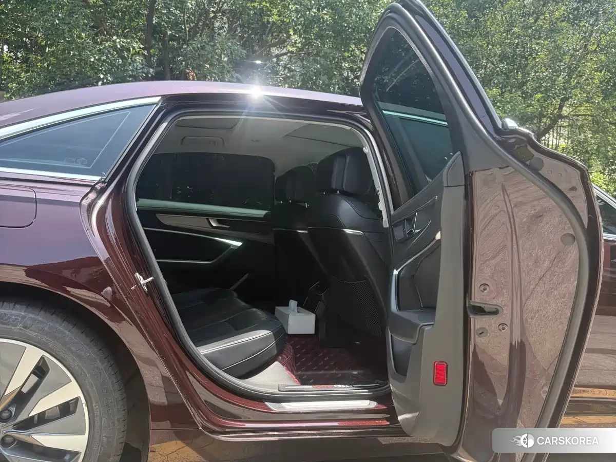 Audi A6L id 4546666 из Китая 30